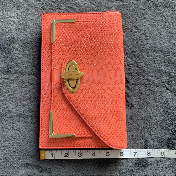 Gianni Bini Faux Gator Clutch - Picture 4 of 8